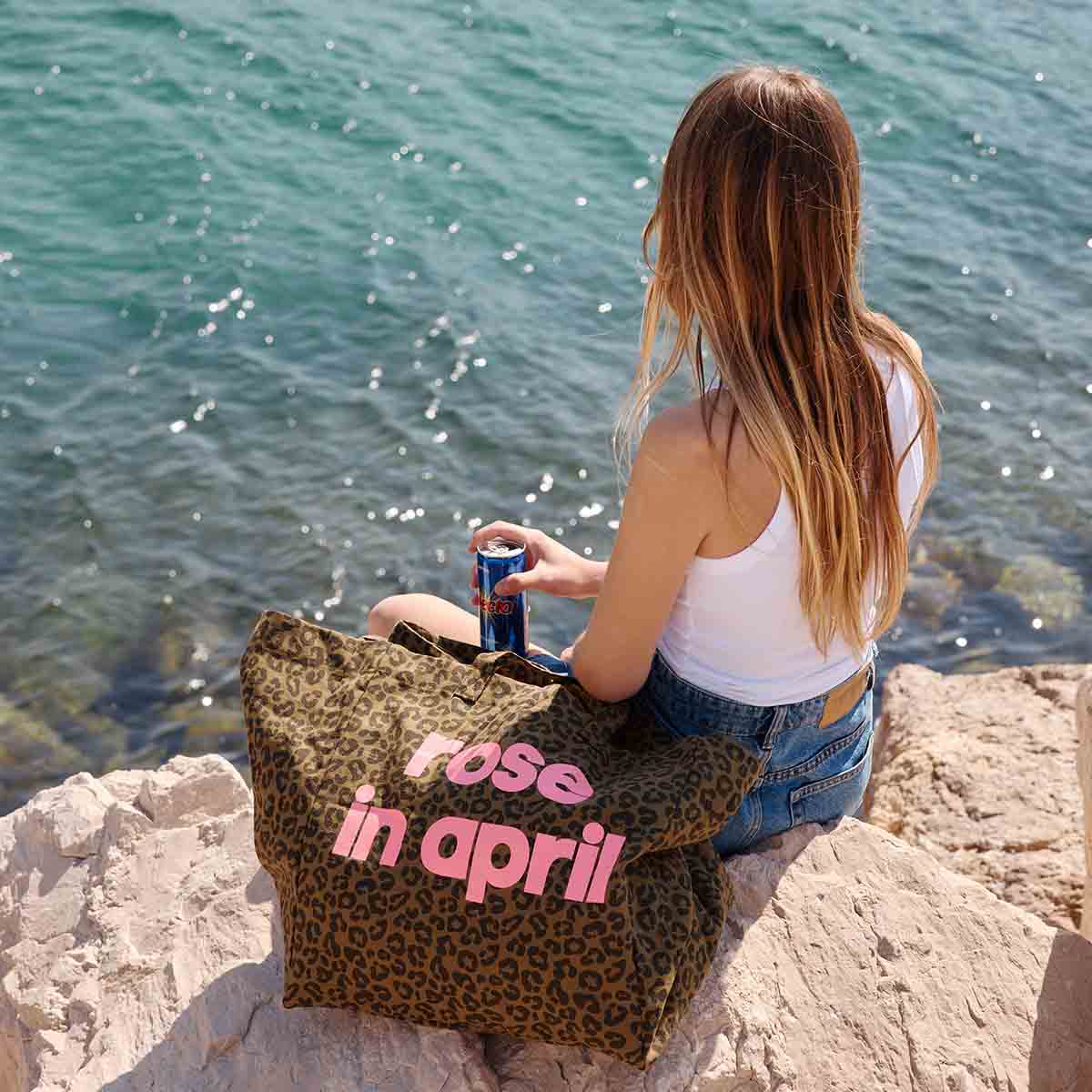 ELISA GRAOU OLIVGRÜNE TASCHE MIT LOGO