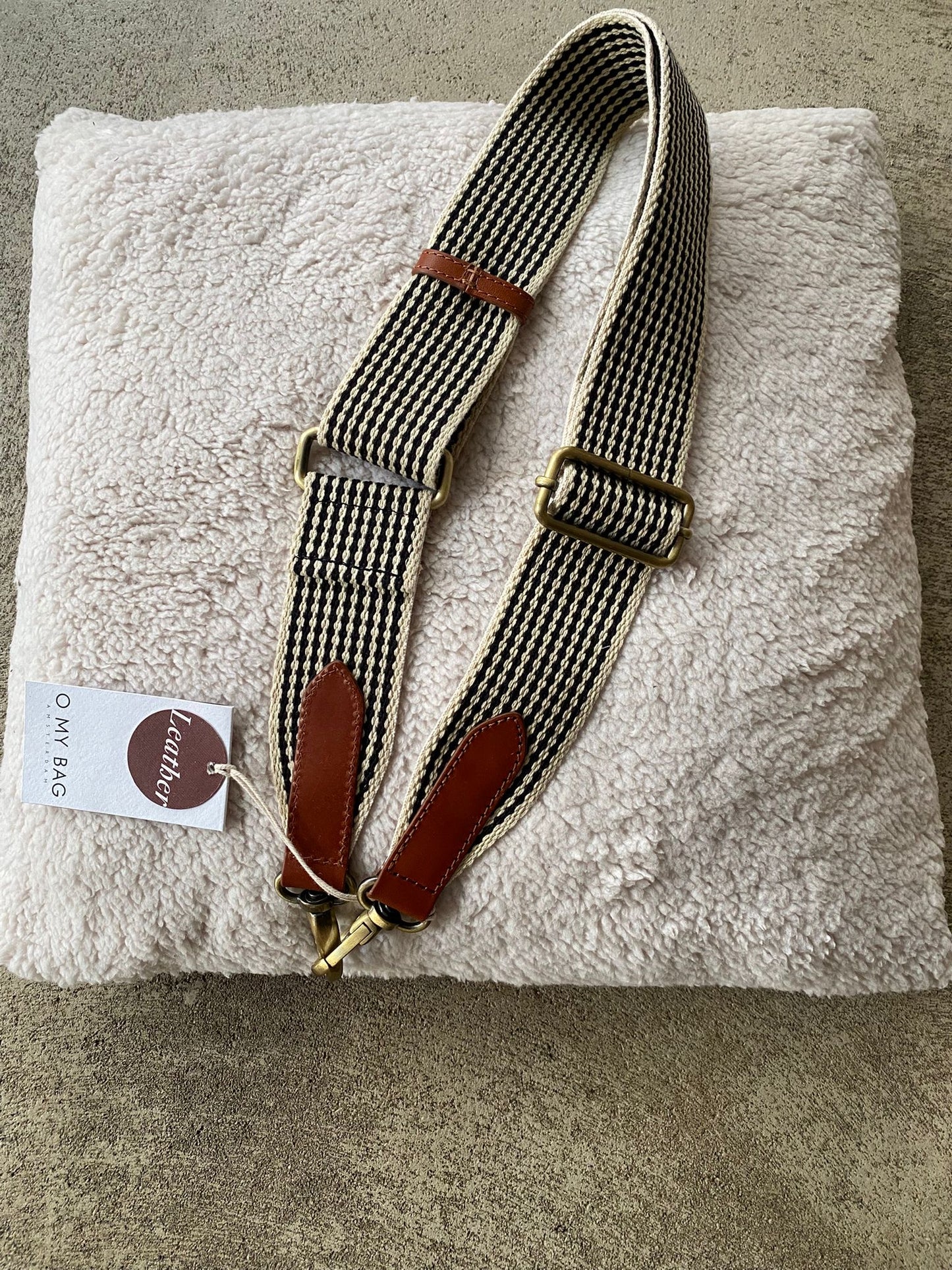 O MY BAG - Karierte Gurtband - Schwarz/Weiß Cognac Klassisches Leder
