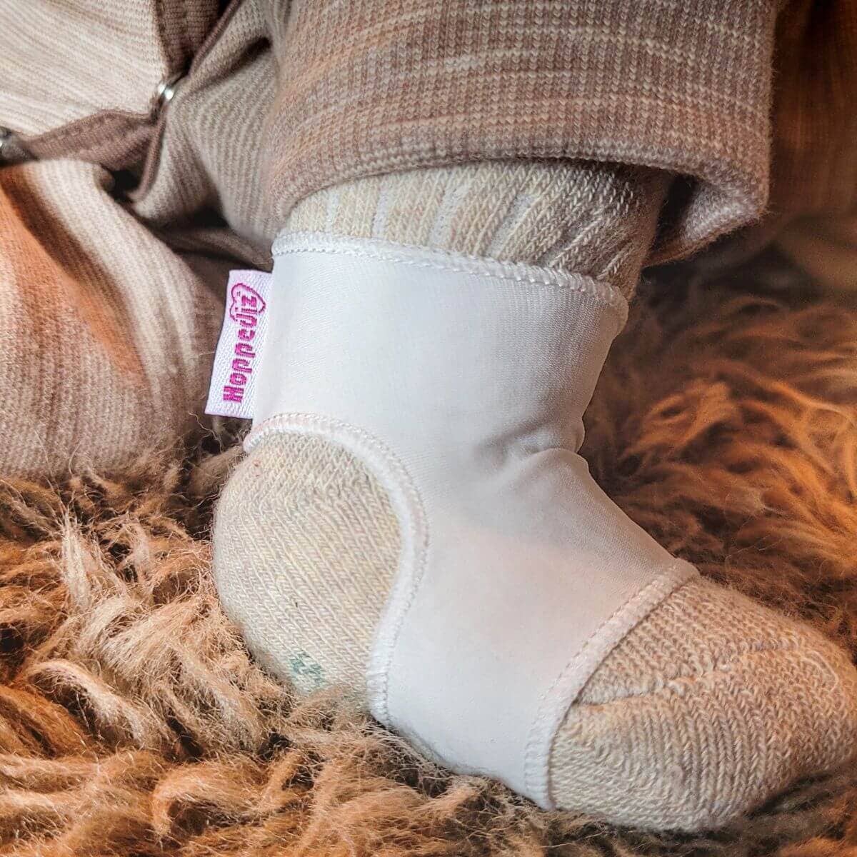 Sockenhalter für Babysocken creme