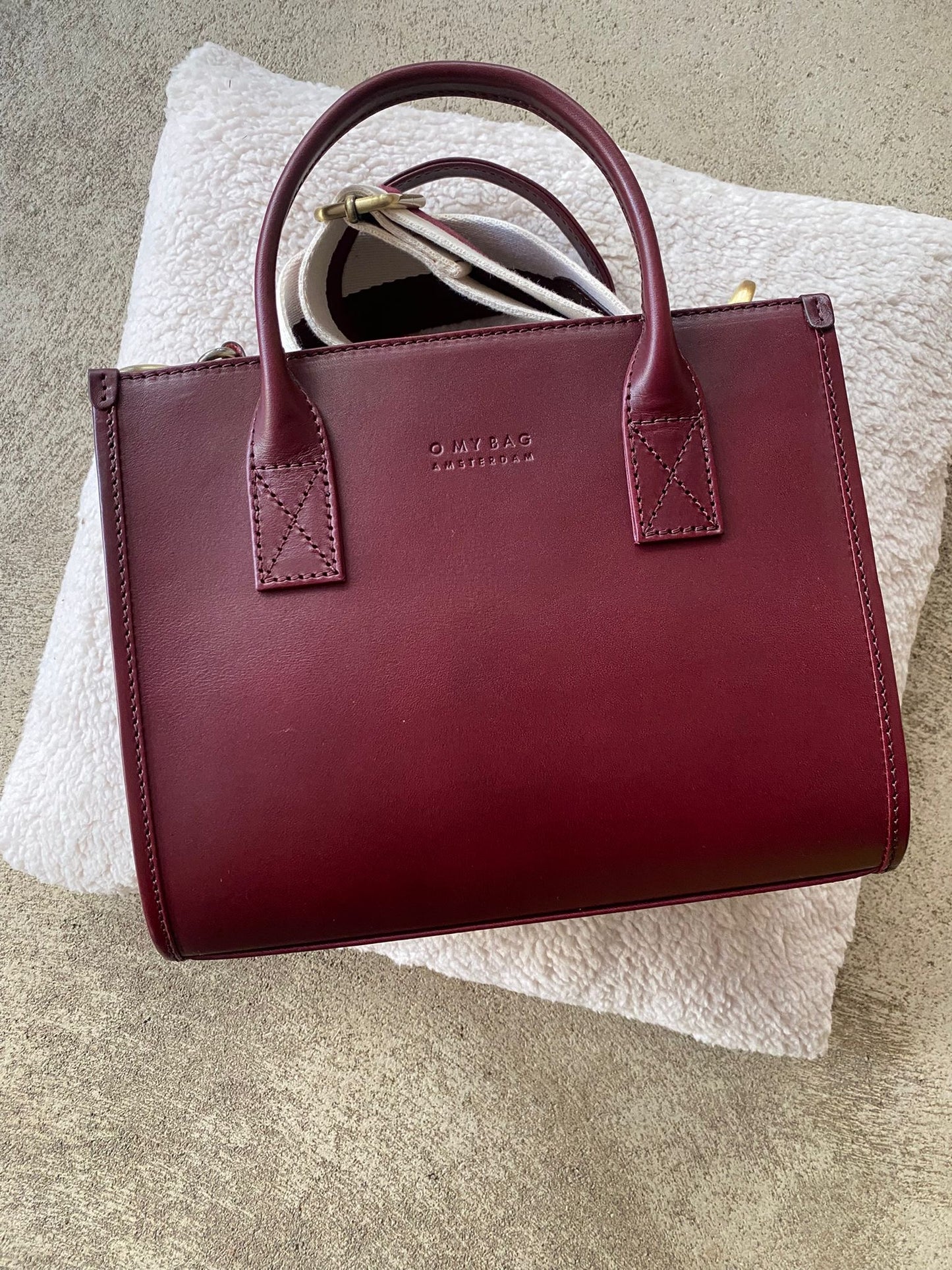 O MY BAG - Jackie Midi - Dunkelkirsche Klassisches Leder - Gewebter Riemen: Klassisches Leder / Mittelgroße / Dunkle Kirsche