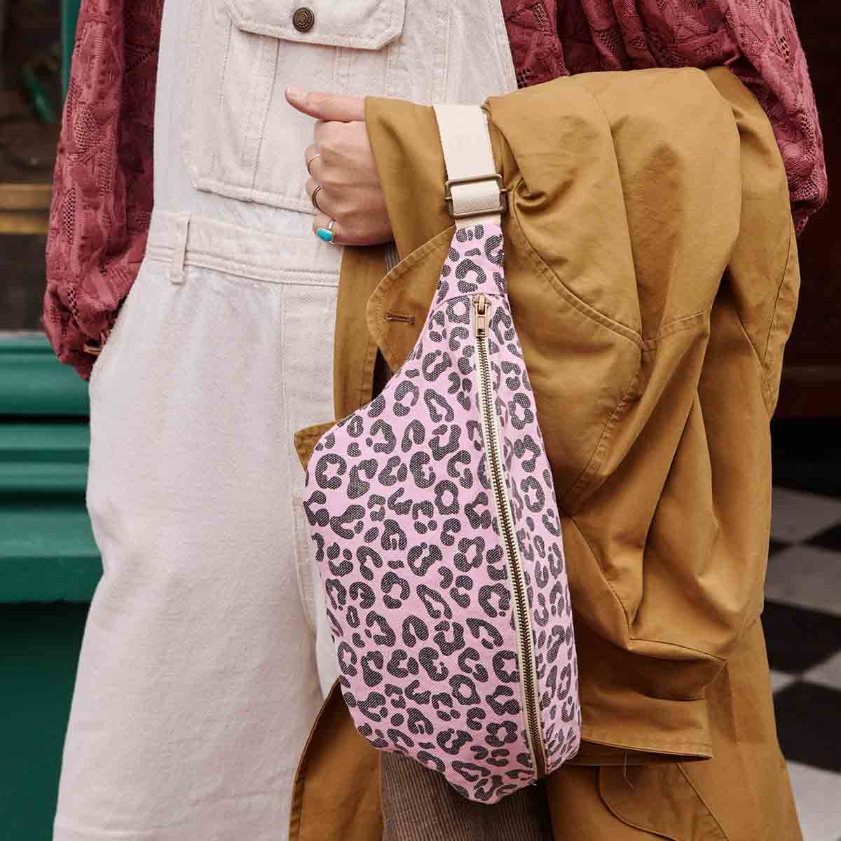 GRAUE, BLASENROSA GÜRTELTASCHE: SEIFENBLASE, ROSA / Graou